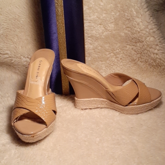 Soft Slide Ins Heels - Picture 1 of 3